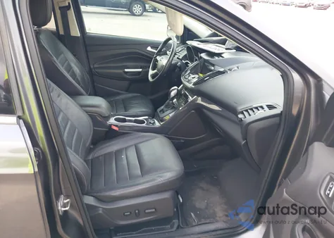 2016 Ford Escape Titanium z USA, uszkodzony, nr VIN 1FMCU0J99GUB82276